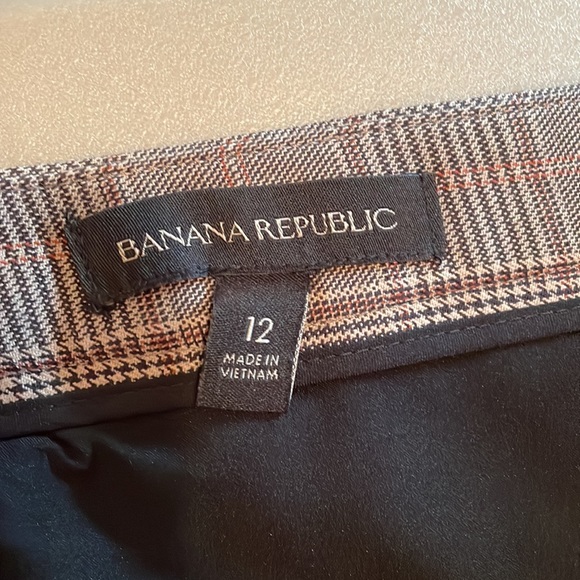 Banana Republic pencil skirt. - Picture 2 of 3
